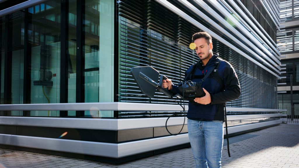 使用 R&S®HE400UWB 进行干扰查找