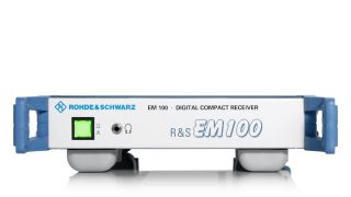 EM100