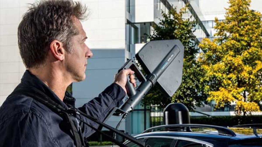 Locating sources of interference automatically and fast, with the RS®PR200 interference locator. Locating sources of interference automatically and fast, with the RS®PR200 interference locator.