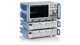 R&S®ZNB 配备两个 R&S®ZN-Z84 开关矩阵。