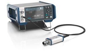 R&S®NRP8E 射频功率探头（10 MHz 至 8 GHz）和 R&S®NRX 主机