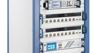 示波器高度为 2U，非常适合安装在机架中