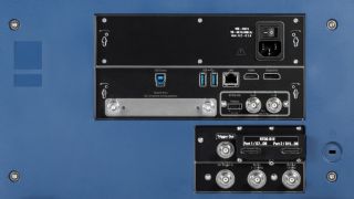 提供可选 GPIB 插槽的示波器后面板