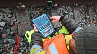 在频谱模式下进行测量的 ScopeRider RTH 示波器 (© Øystein Grue)