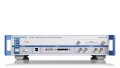 R&S®AFQ100B 超宽带信号和 I/Q 调制发生器，前视图