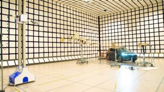 The functionality of the eCall system was tested with a vehicle in the Applus EMC test hall.